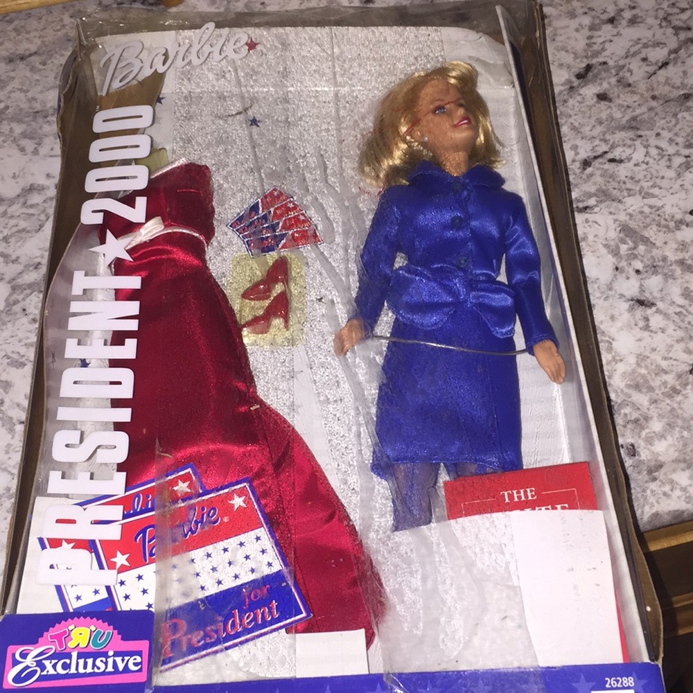 President 2000 Barbie - Picture 3 of 7